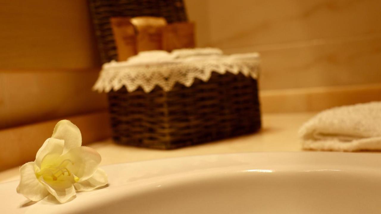 A Casa Di Grace Bed & Breakfast Basiglio Eksteriør bilde